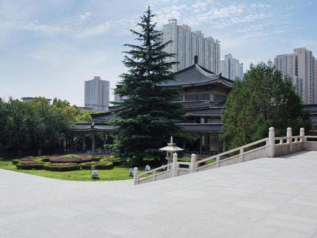 Xian Qujiang Yinzuo Hotel Exterior photo